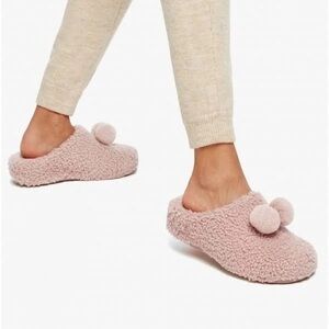 Fitflop SHUV pom pom clogs size 8 wool Shearling Clog Slippers